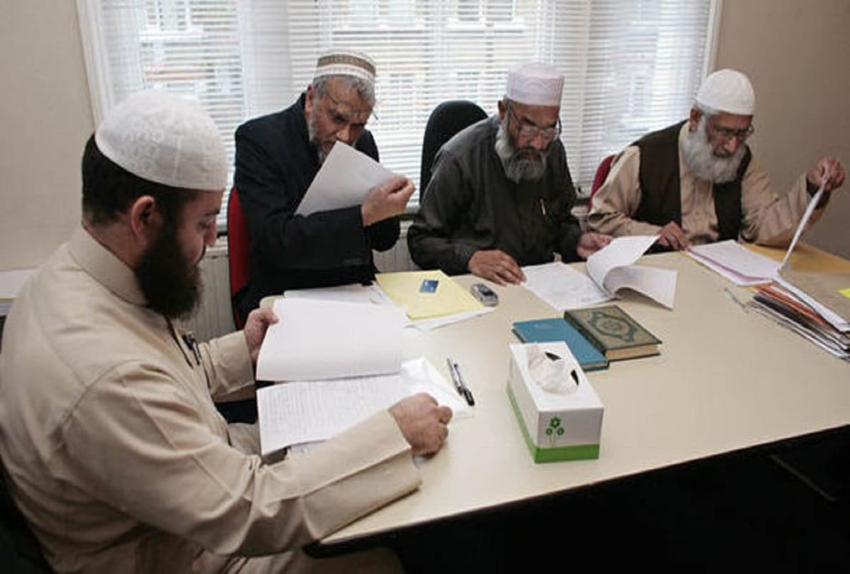 All india muslim personal law board plans to open Shariat courts in all districts of country