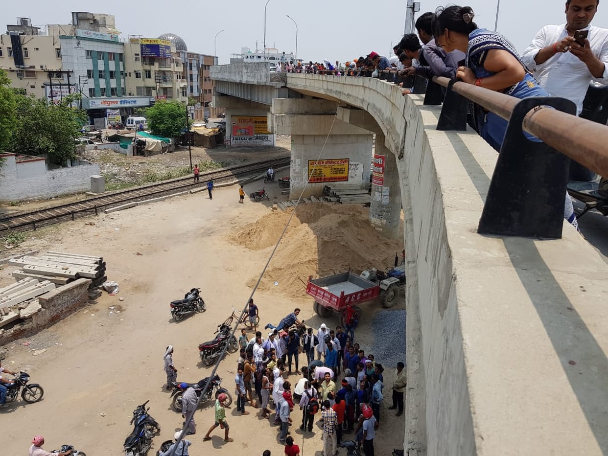 varanasi Minor girl jumped from kakarmatta flyover for suicide
