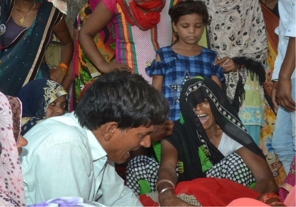 woman beaten to death by her drunken husband in etah