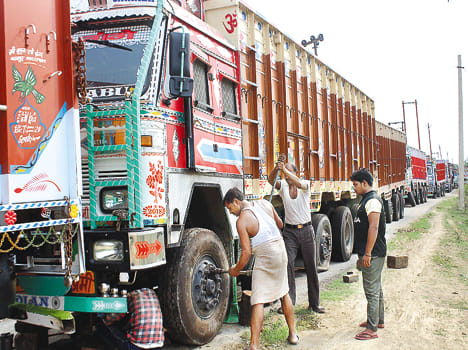 Bhorgarh police overhauled overloaded trucks