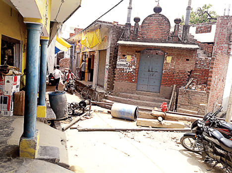 BJP beat up District Minister