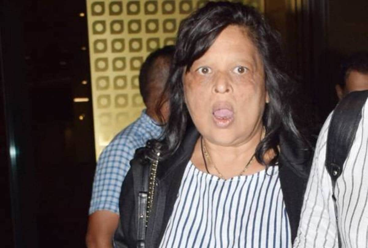 shah rukh khan spotted at mumbai airport with sister shehnaz khan