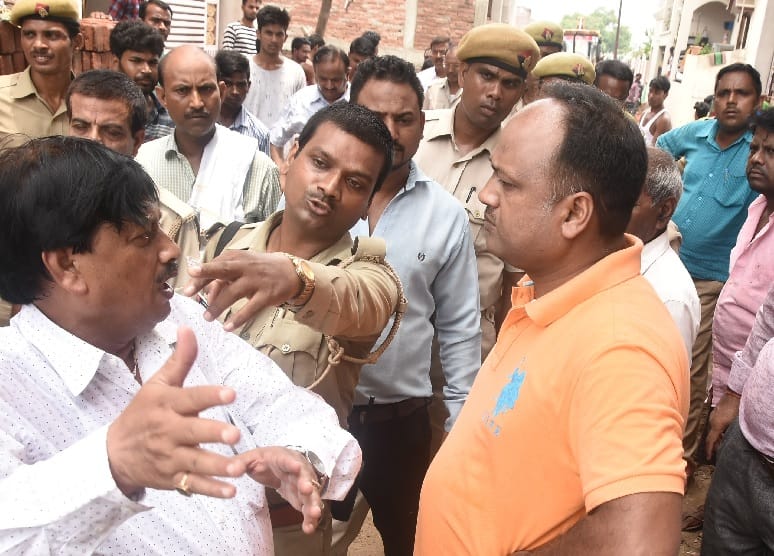 The wall of the school broke away to remove the water flow of AIIMS