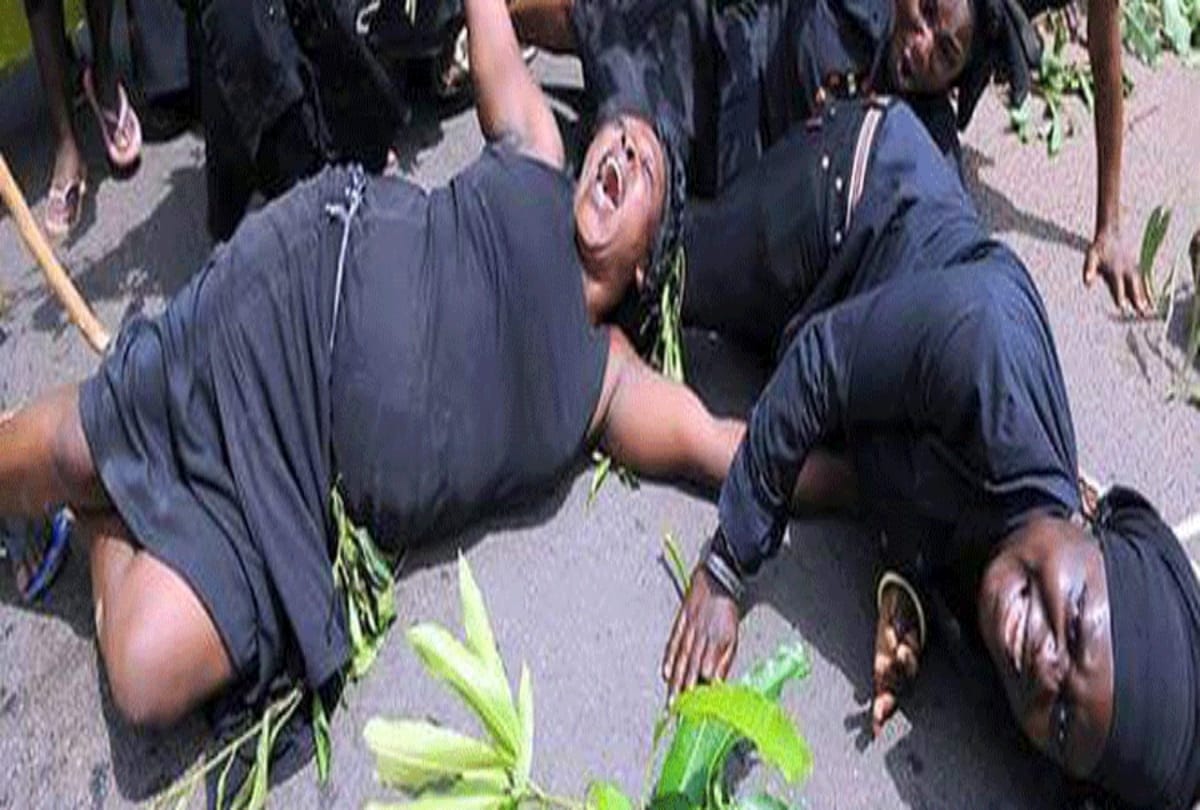 professional mourners cry at strangers funerals for money in africa