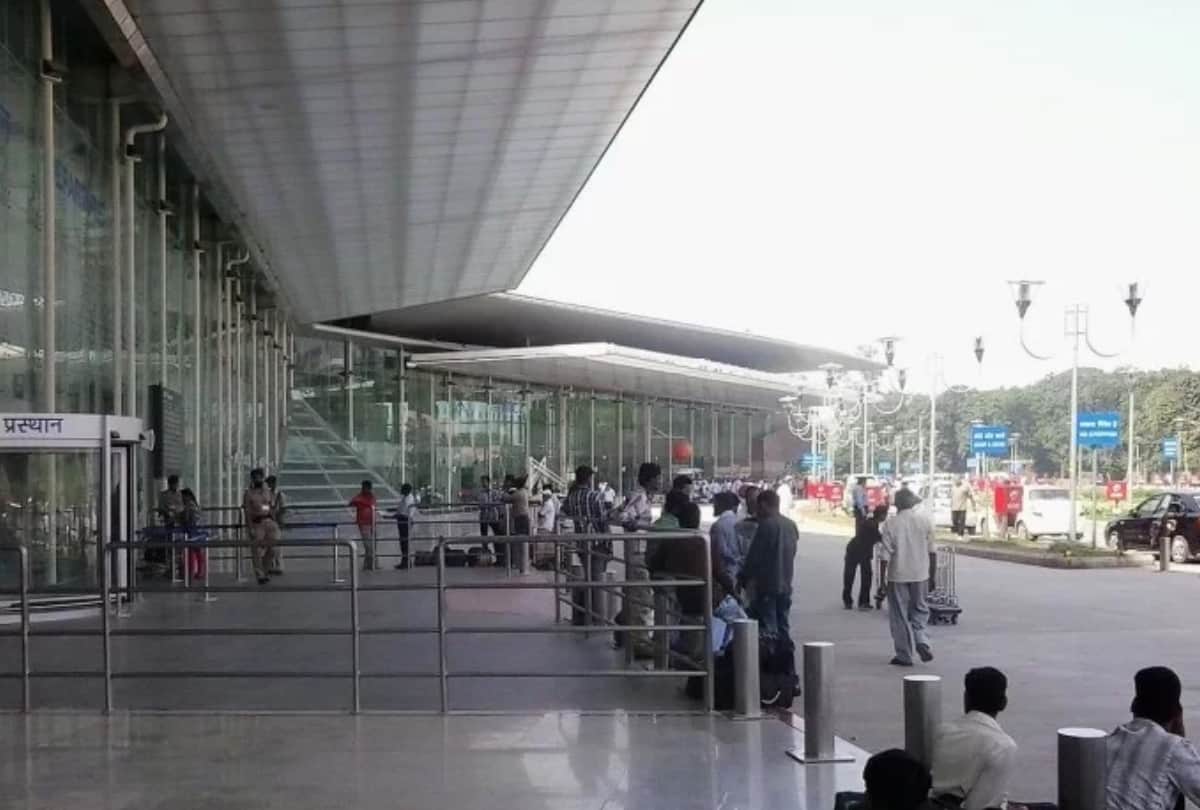 32 flights delayed due to rain