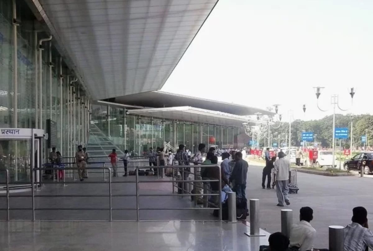 32 flights delayed due to rain