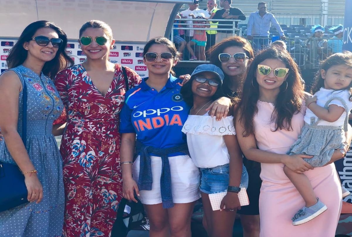 Virat Kohli And Anushka Sharma Train Journey In UK With KL Rahul And Hardik Pandya