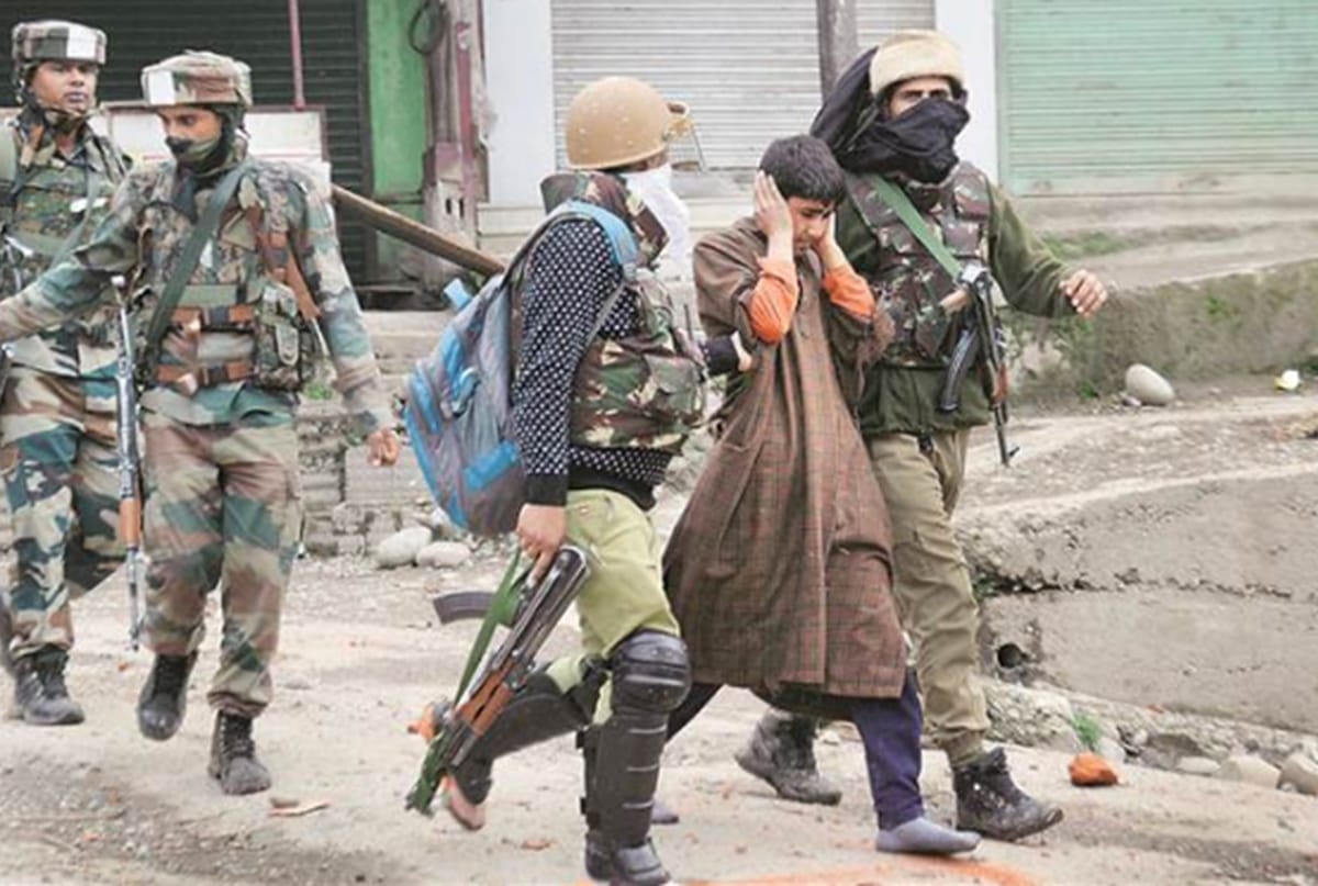 through Madadgaar Initiative CRPF is making change in kashmiris live and providing them help support