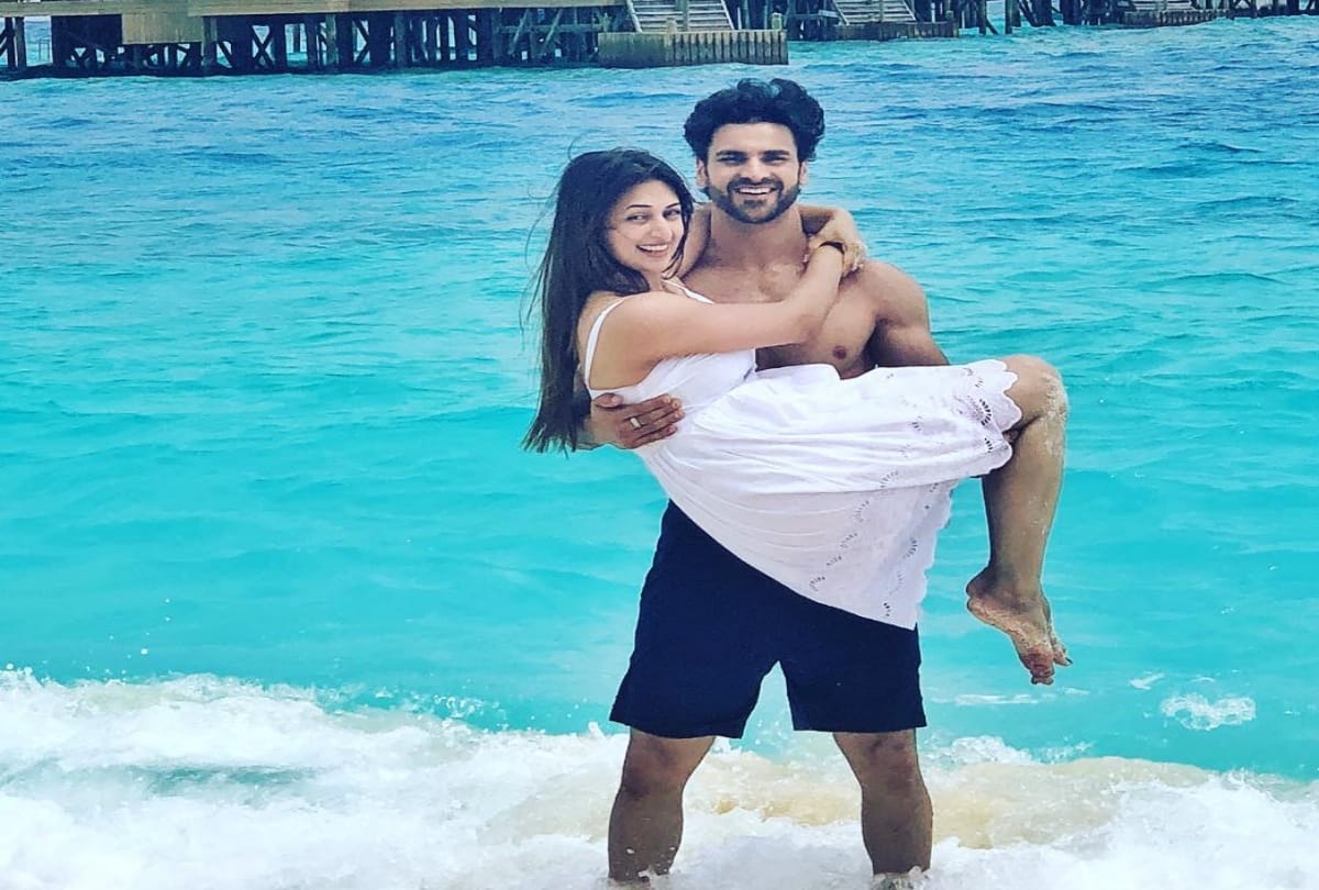 Divyanka Tripathi And Vivek Dahiya Celebrating Second Wedding Anniversary At Maldives