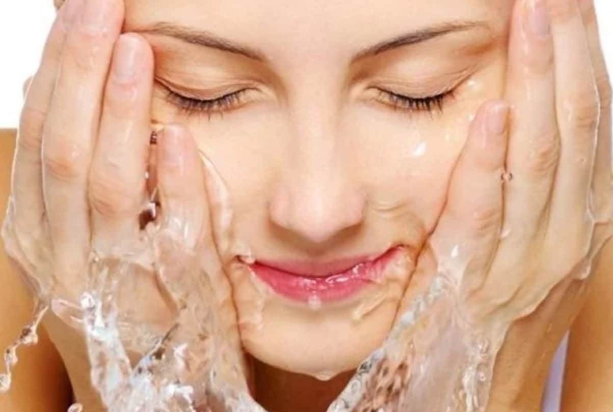 use of salt for glowing skin and shiny hair