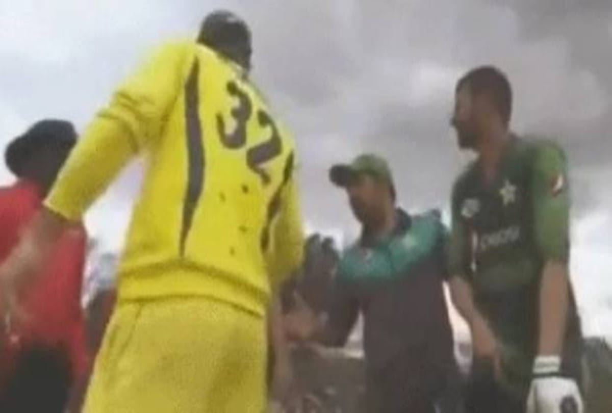 video: Glenn Maxwell refuse to shake hands with Pakistan captain Sarfraz Ahmed after series lost