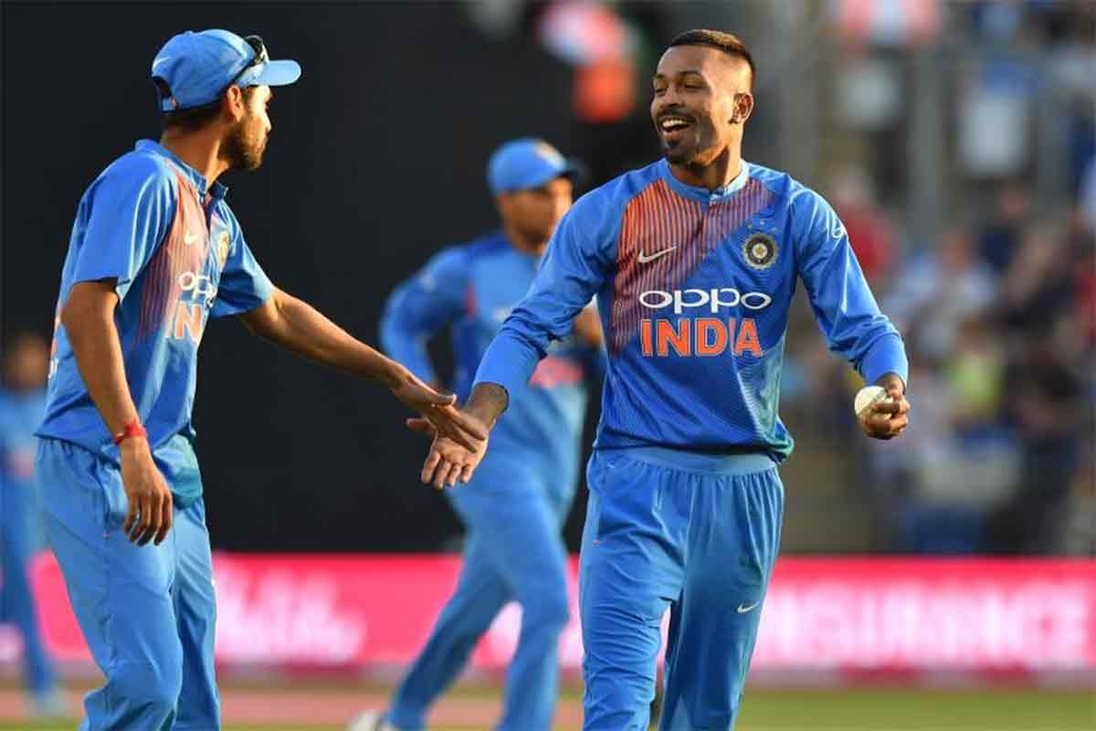 dwayne bravo support team india in 2nd odi against england with sakshi dhoni