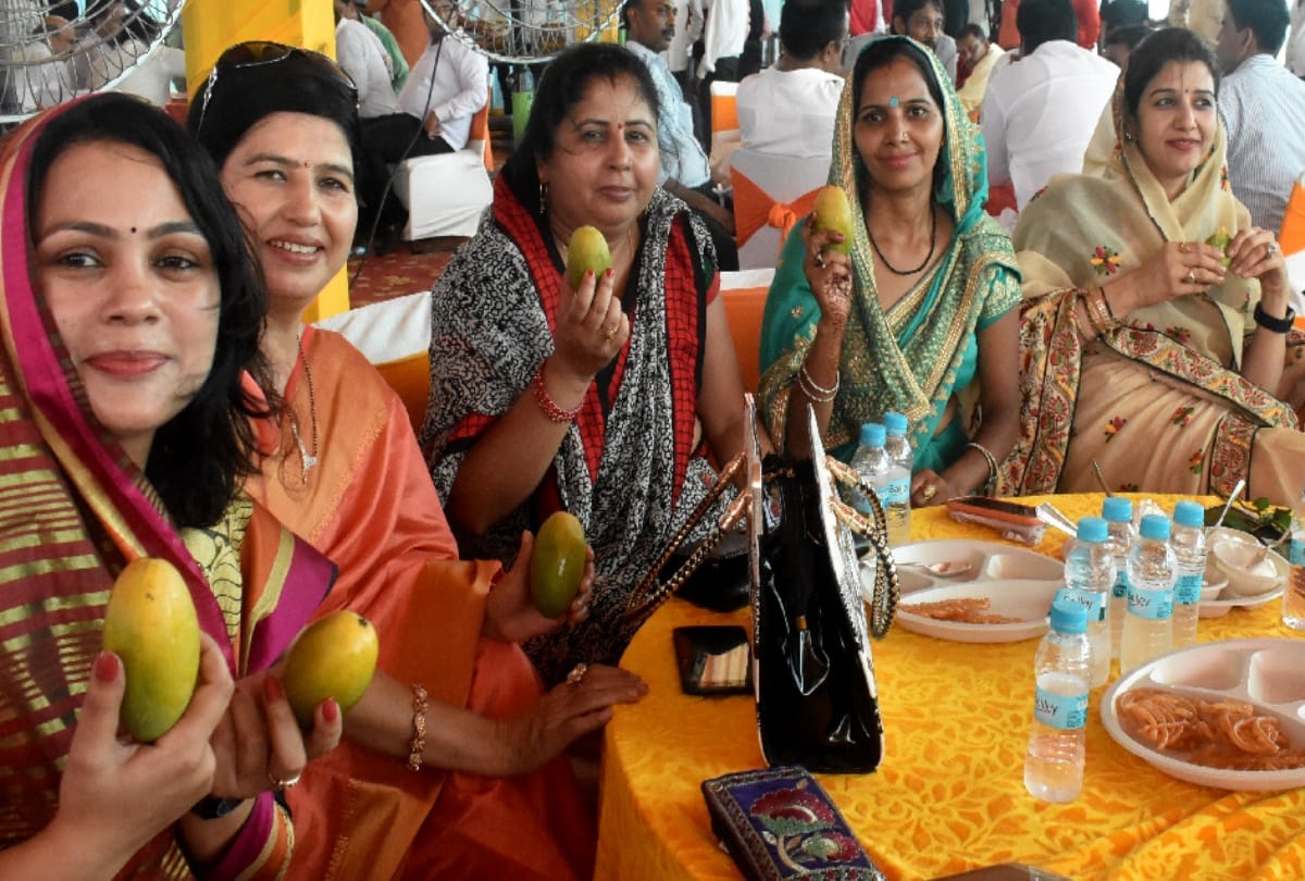 sangeet som MLA of BJP held a mega mango party in sardhana, have a look on picture