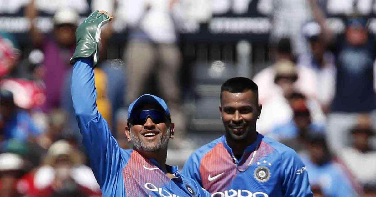 ms dhoni becomes first player to take 50 catch in t20i