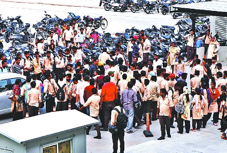 Paid parking: Arya Infra and municipal contract ends