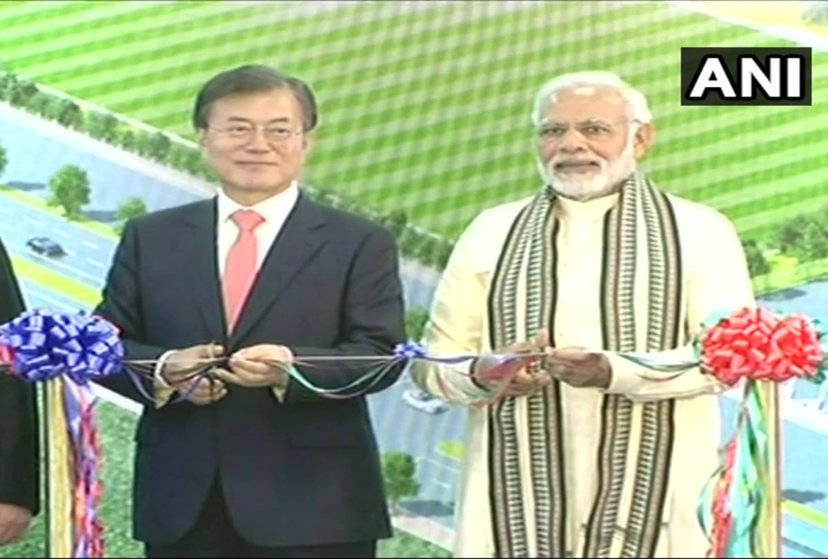 live modi and Moon Jae-in reached noida by metro to inaugurate samsung world largest phone factory