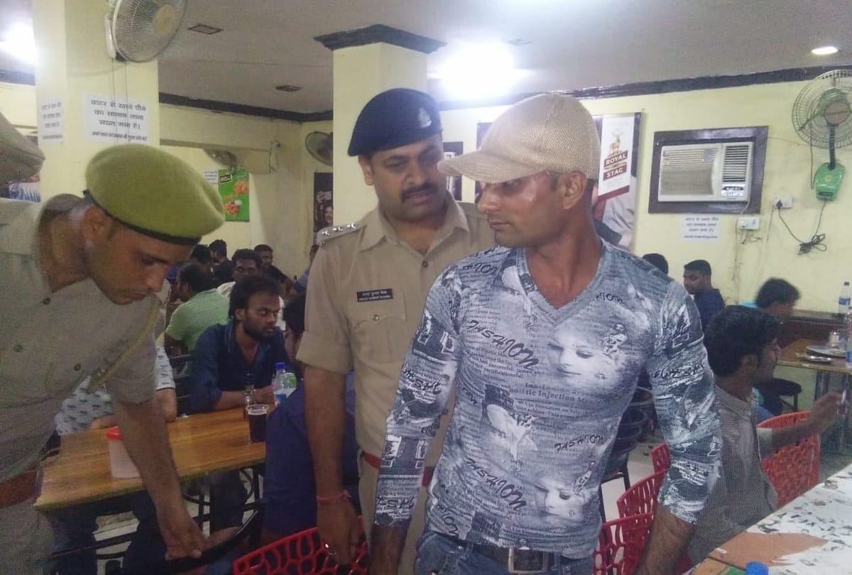 policemen caught many drunker in lucknow