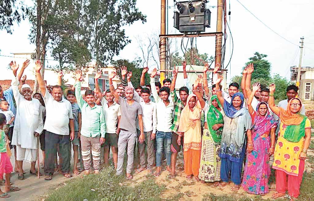 people protested in amroha due to not repair of transformer