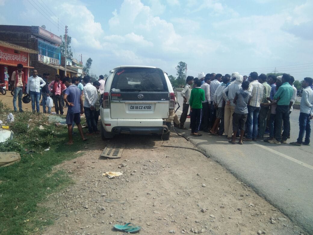 Over speed Tata safari turn over on road at sonebhadra four killed