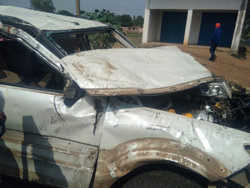 Over speed Tata safari turn over on road at sonebhadra four killed