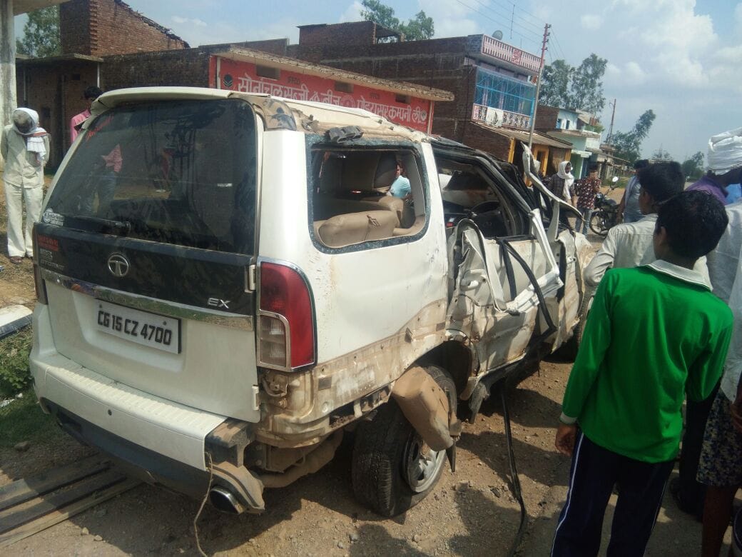 Over speed Tata safari turn over on road at sonebhadra four killed