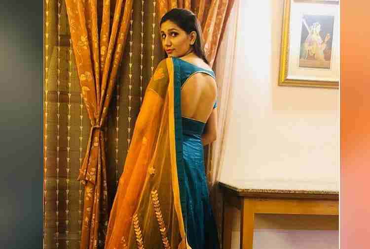sapna choudhary backless photo viral on social media