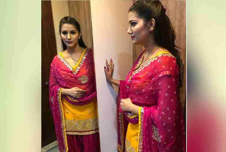 sapna choudhary backless photo viral on social media
