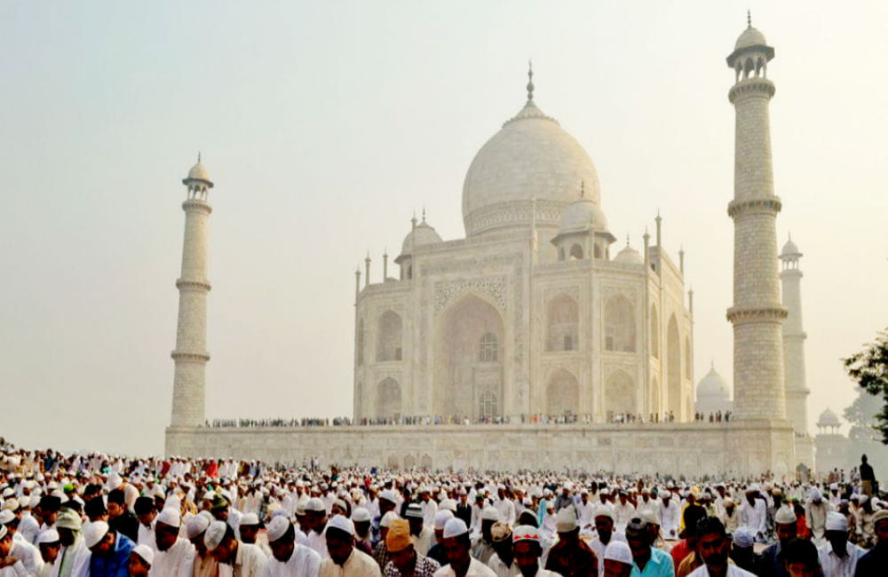 Eid ul Fitr free entry in taj mahal during Eid namaj