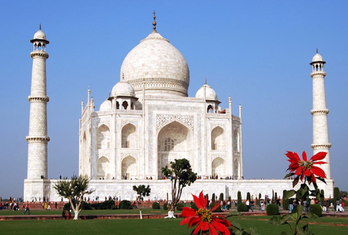 reduction tourists at Taj Mahal due to scorching heat