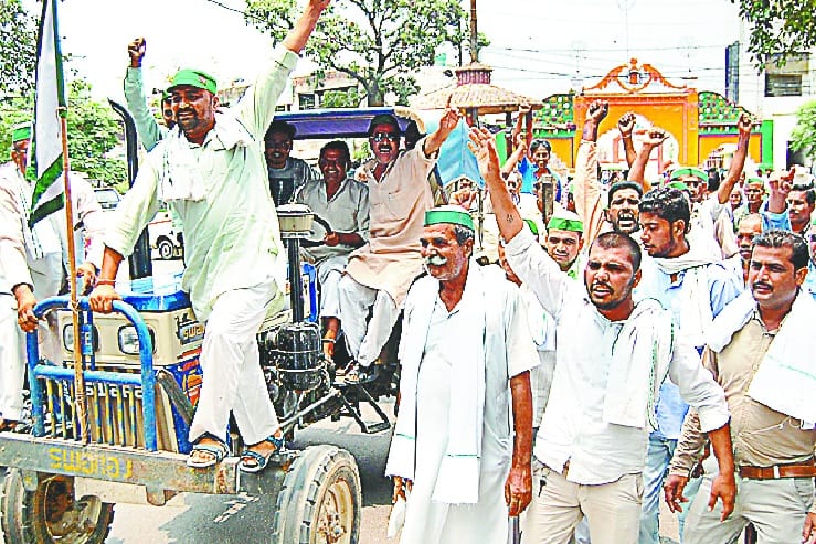 Munga sugarcane payments including interest, commotion in the Collectorate