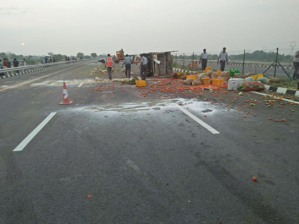 Two people died in accident on lucknow expressway