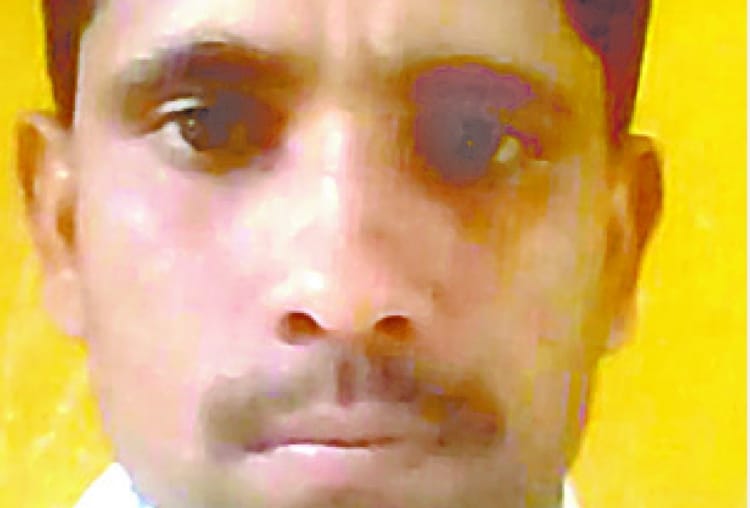  shiksha mitra committed suicide in Raebareli