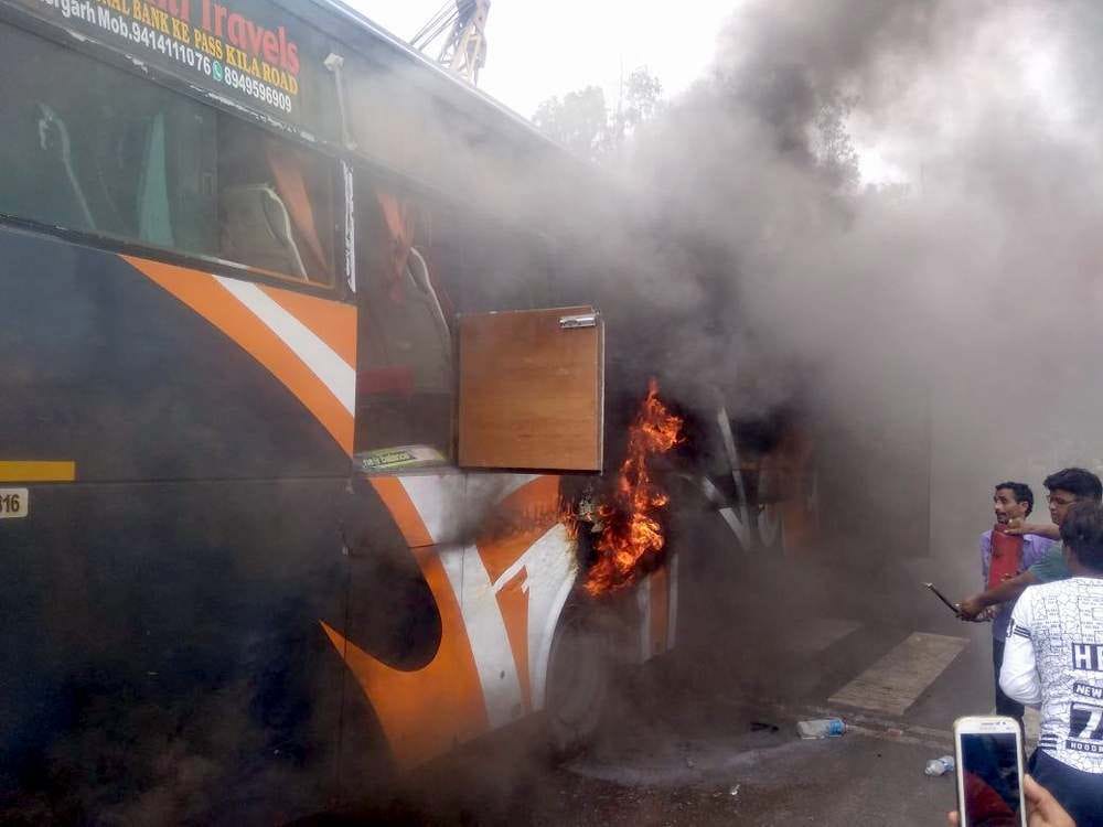 bus caught fire in rishikesh 