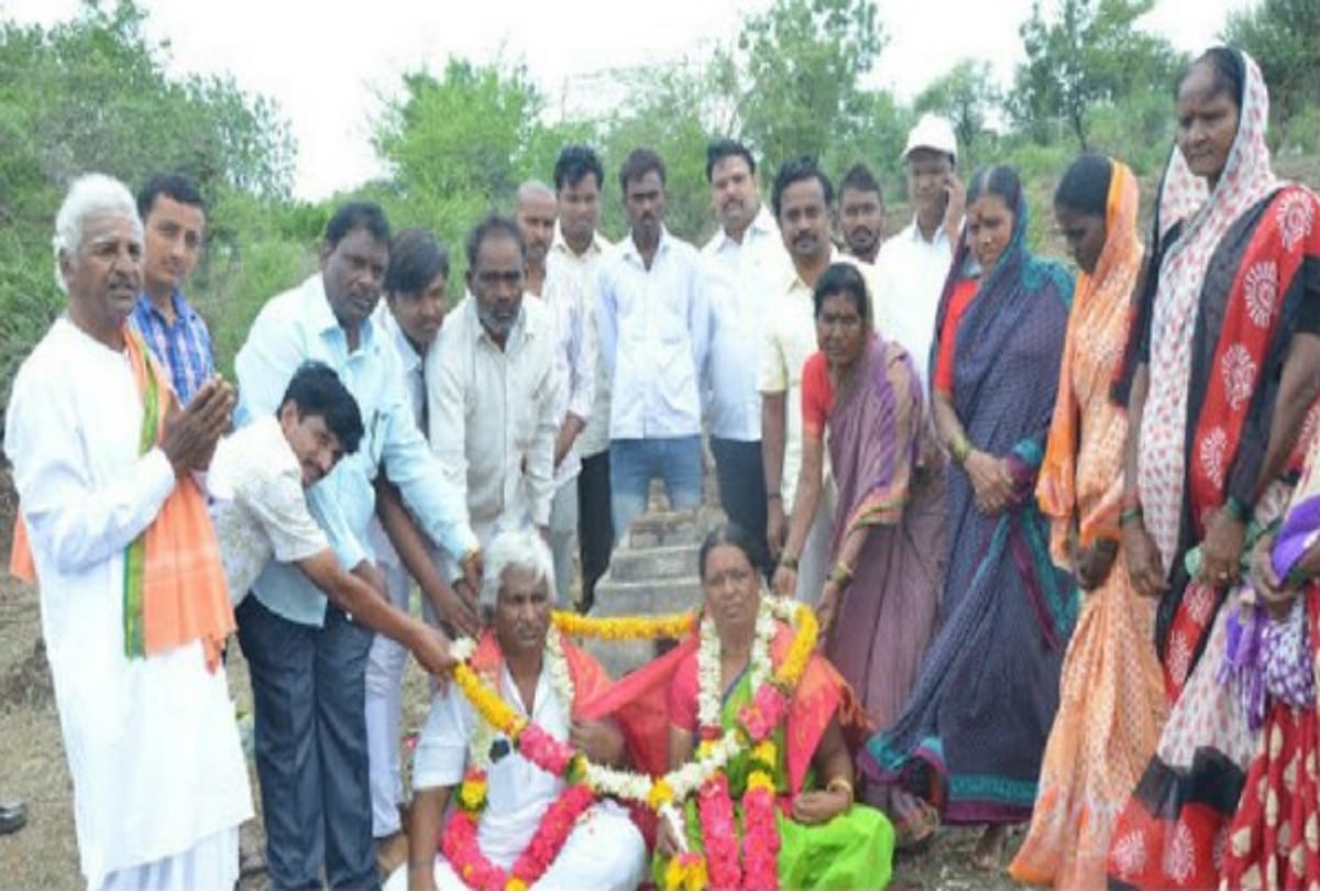 Couple celebrates their anniversary in graveyard at Karnataka