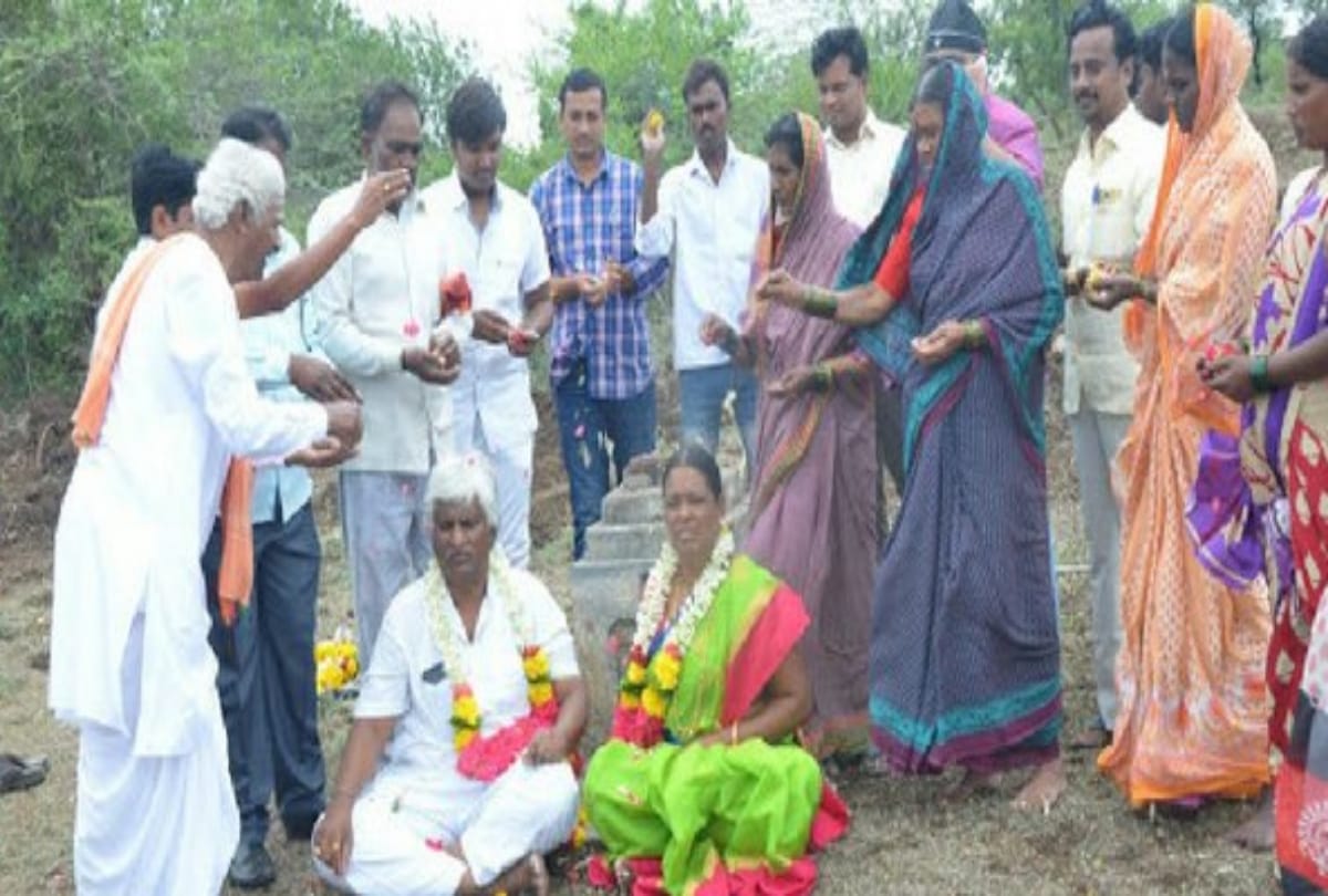 Couple celebrates their anniversary in graveyard at Karnataka