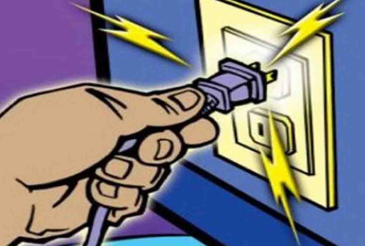 Child death due to having Electric Current in the freezer