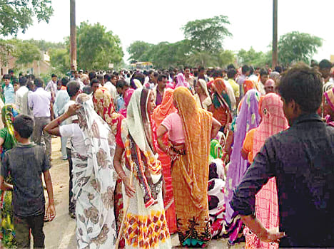 Dead body for eight hours in farrukhabad