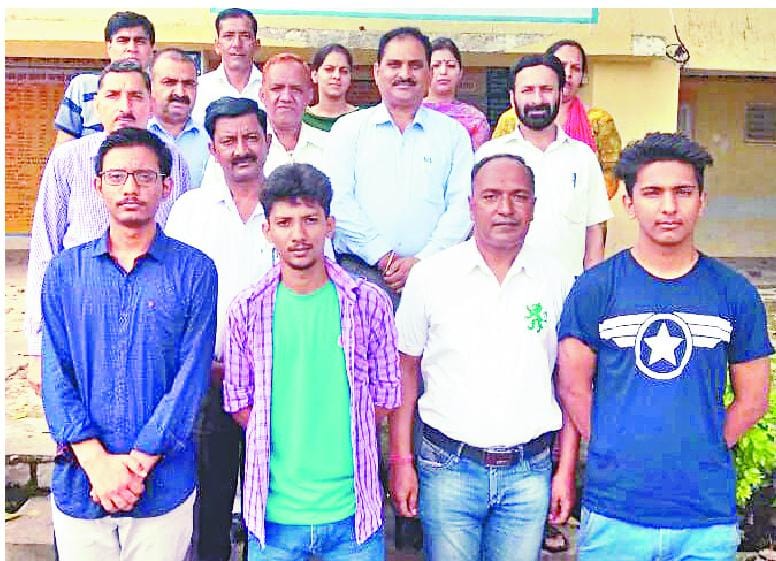 सरकारी स्कूल जाहू के तीन विद्यार्थी बनेंगे डॉक्टर