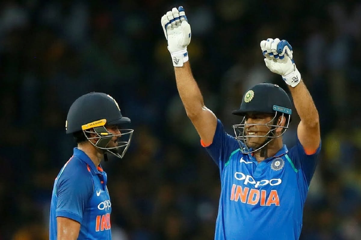 MS Dhoni and Shoaib Malik shake hands during practice for Asia Cup 2018