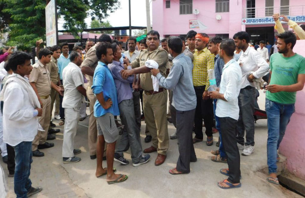 victim shot dead by accused in front of police