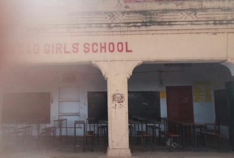 poor condition of government girls inter college in malihabaad