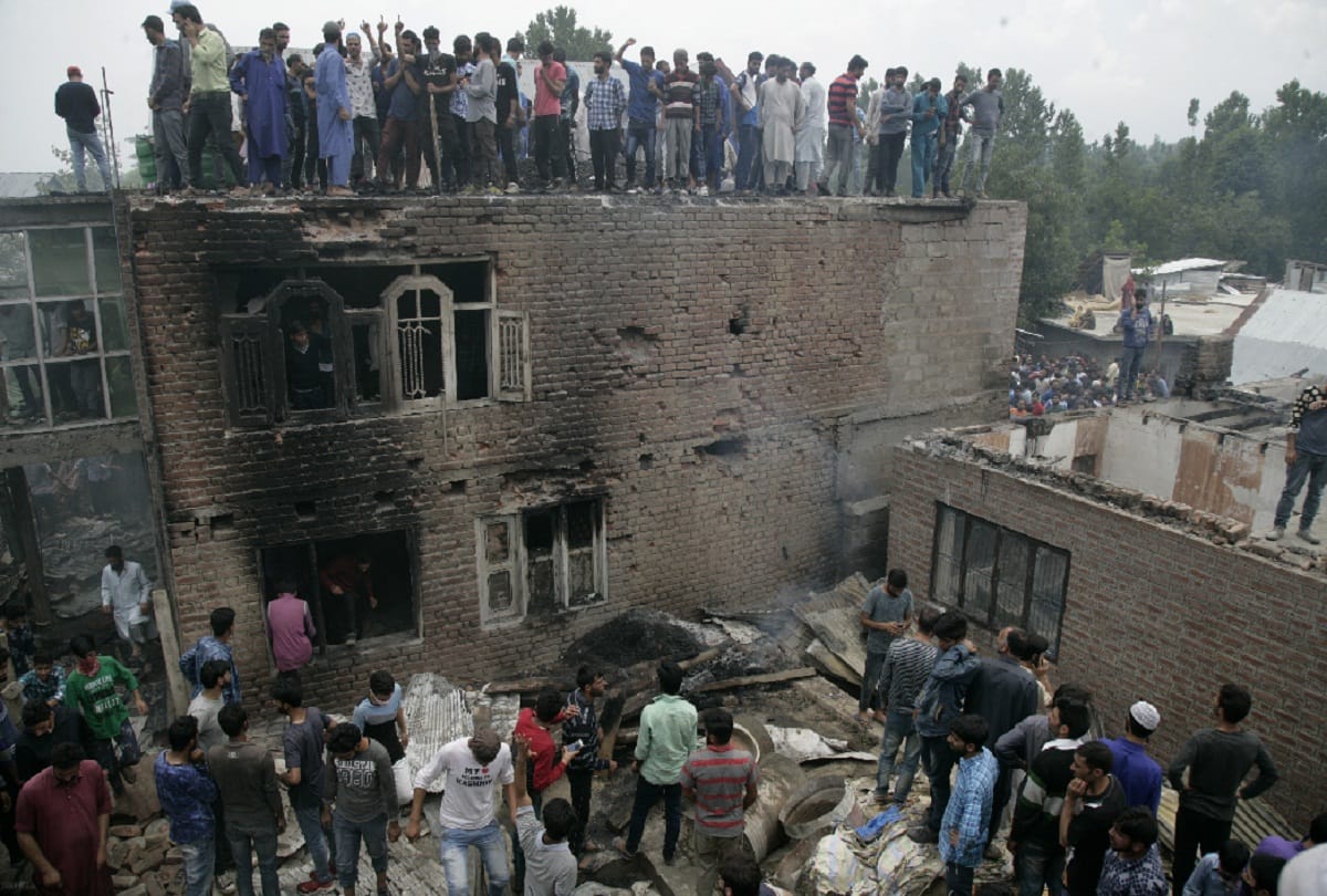 jammu kashmir Shopian encounter live photos of two jaish e mohammad militants shot down