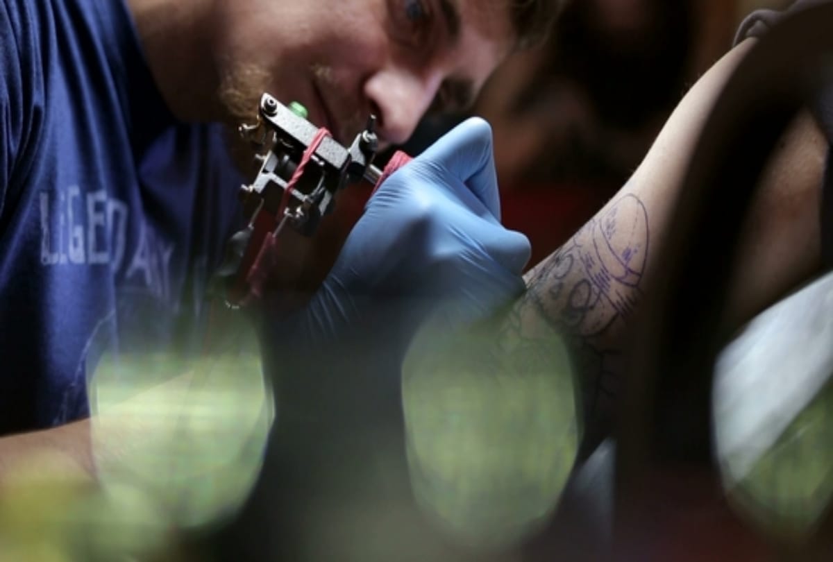 The trend of UV tattoos is on a peak between youth in Hindi