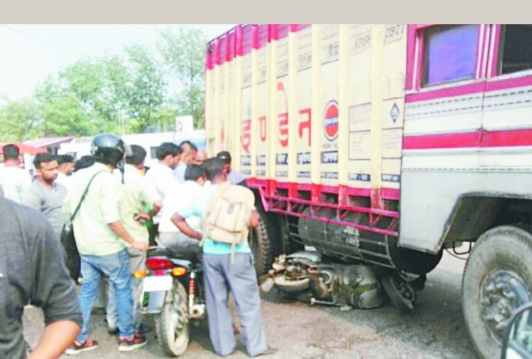 ट्रक ने कुचला स्कूटर सवार, मौत