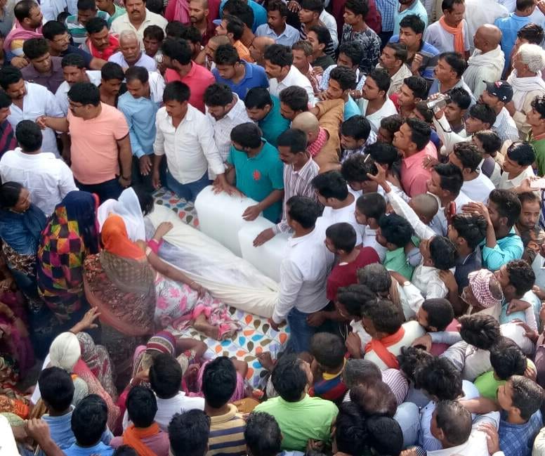 Munna bajrangi cremation and people were crying after watch deadbody
