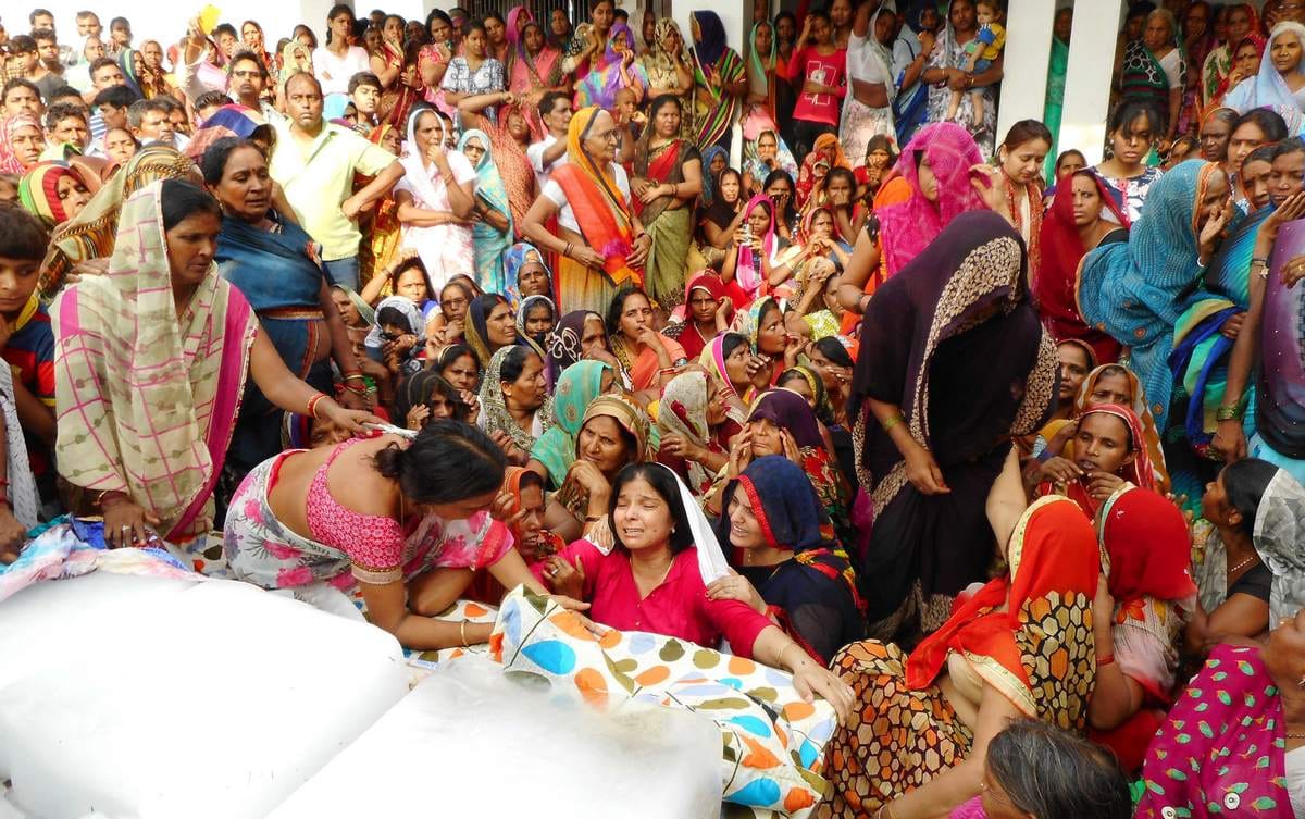 Munna bajrangi close one not appear in funeral