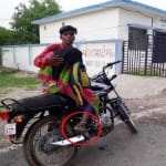 टीकमगढ़ में अपनी मां के शव को रस्सी से बांधकर पोस्टमॉर्टम हाउस पहुंचा बेटा।