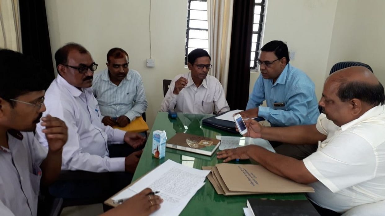 दूसरे के नाम पर नौकरी करता मिला फर्जी शिक्षक