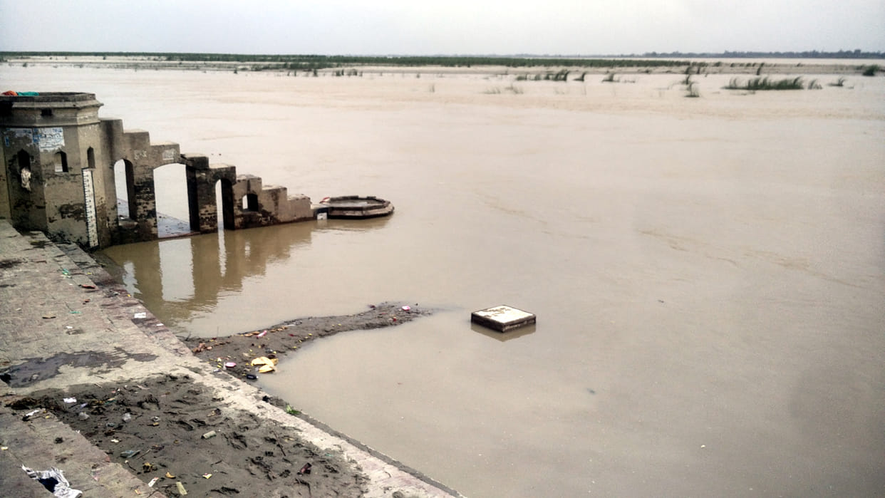 नीचे खिसक रहा जलस्तर, कटान तेज
