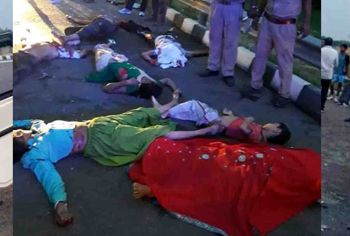 Photos of the accident at Agra Lucknow Expressway